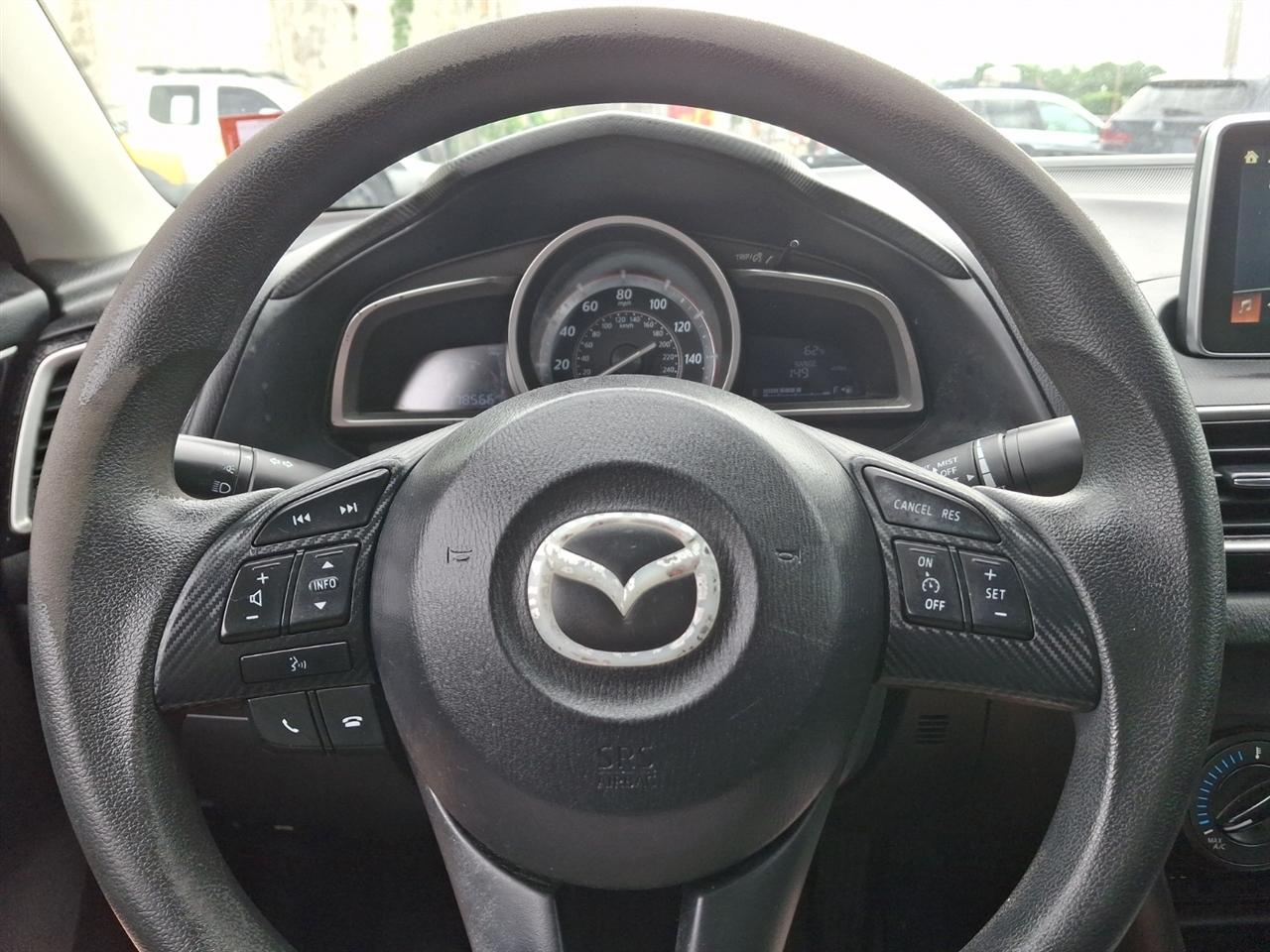 Mazda MAZDA3  2015