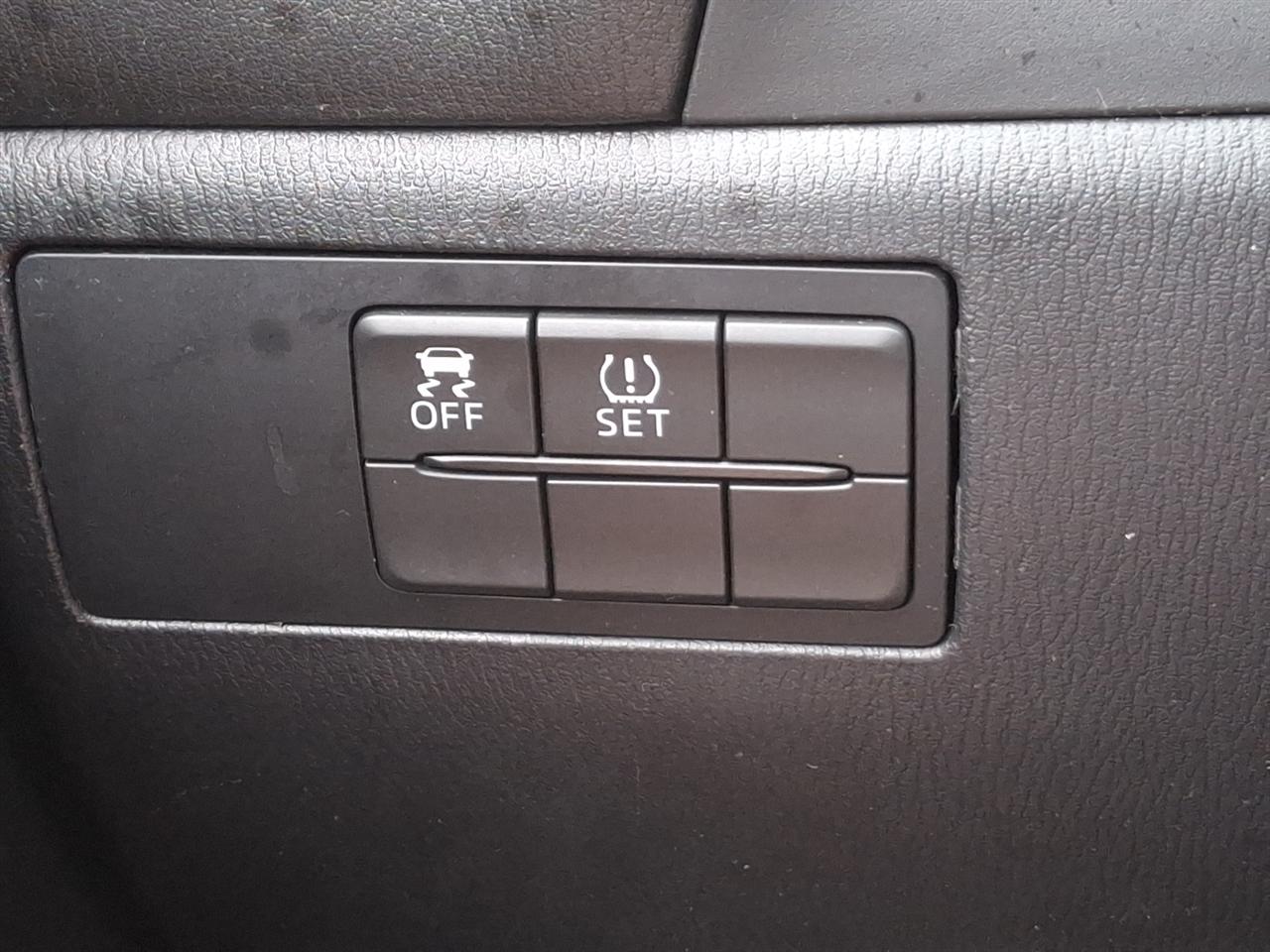 Mazda MAZDA3  2015
