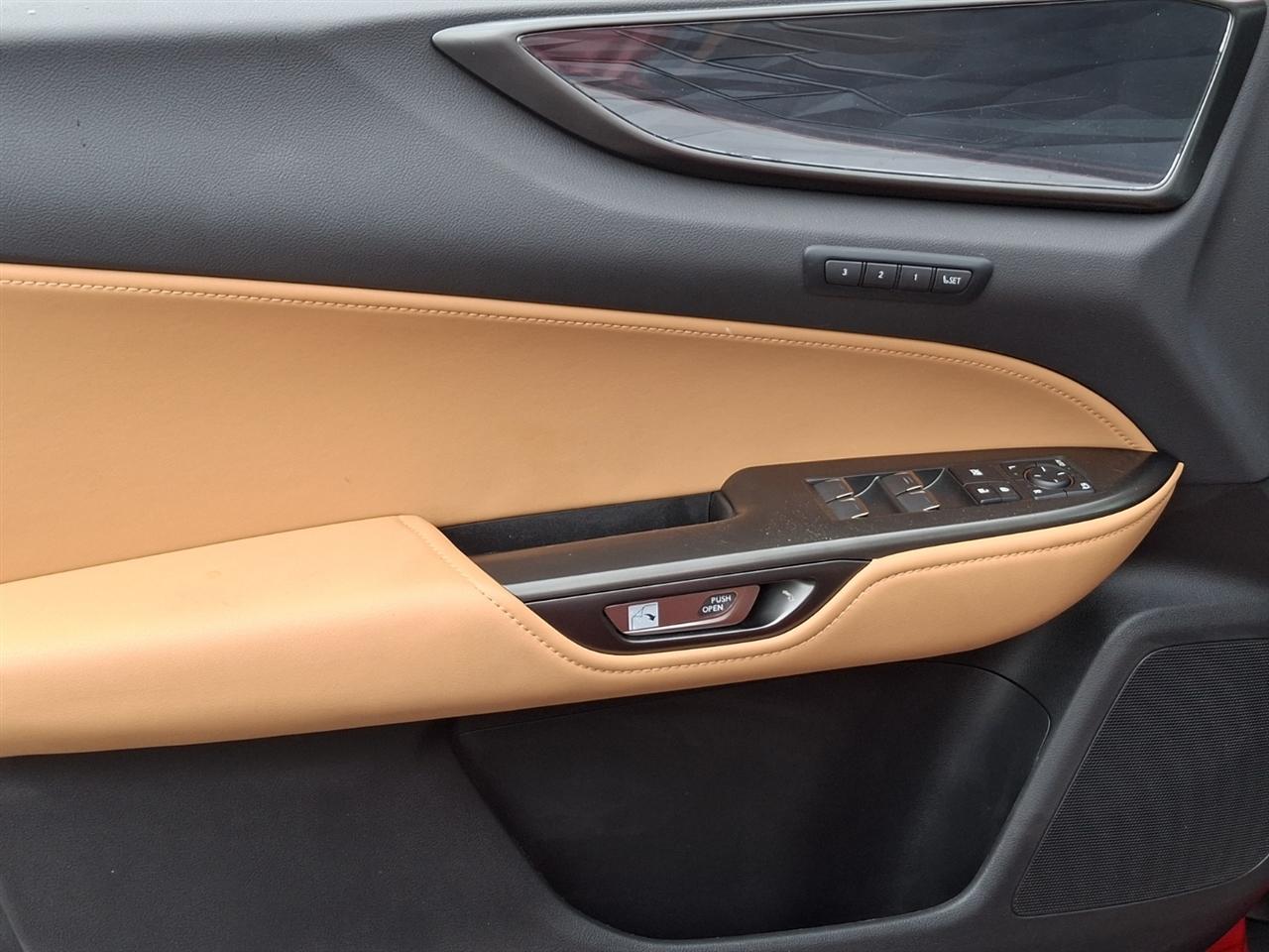 Lexus NX  2024