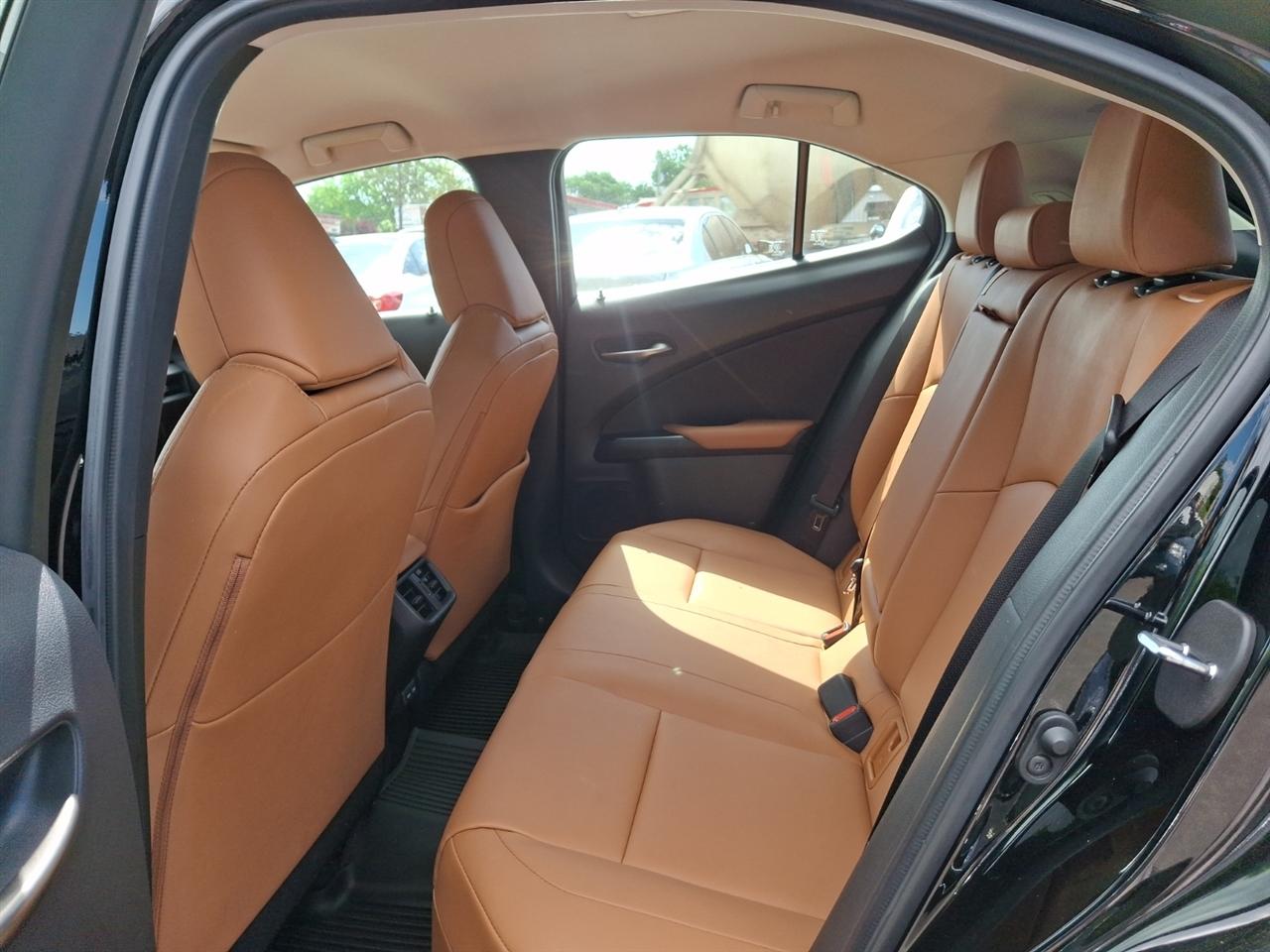 Lexus UX  2022