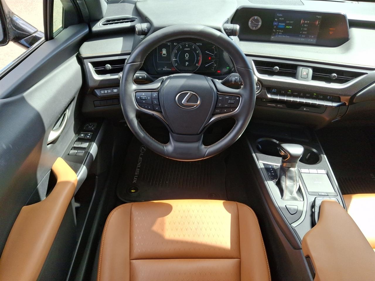 Lexus UX  2022