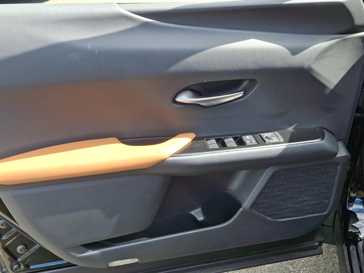 Lexus UX  2022