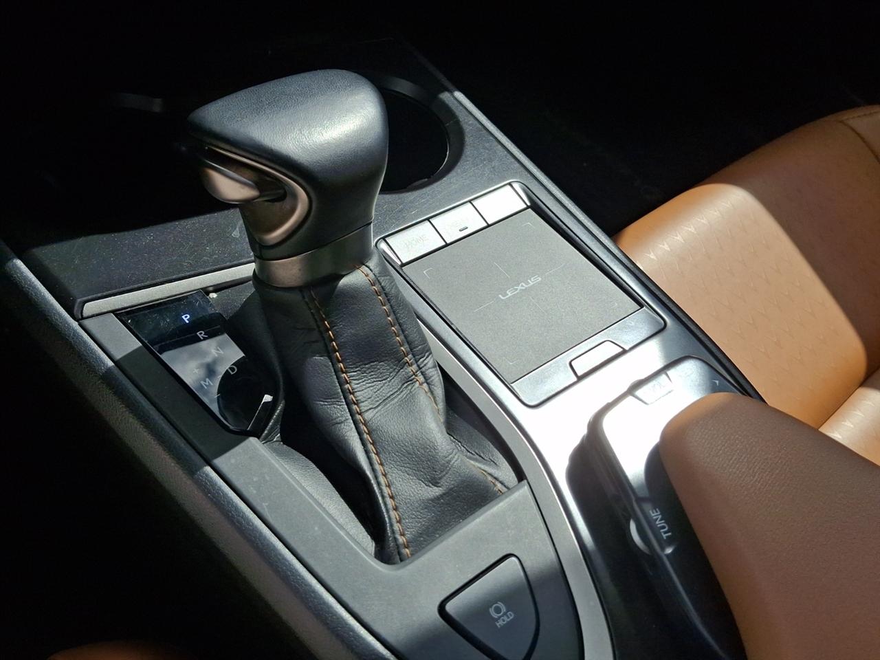 Lexus UX  2022