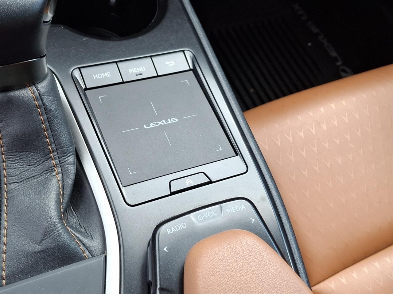 Lexus UX  2022
