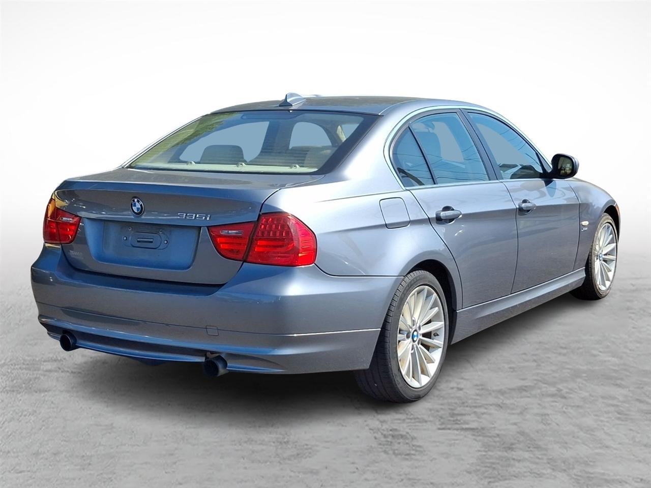 BMW 3 Series  2011