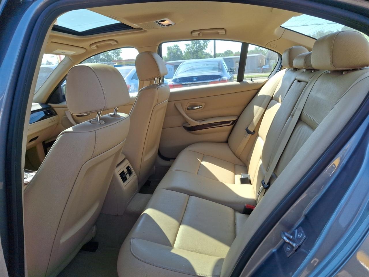 BMW 3 Series  2011