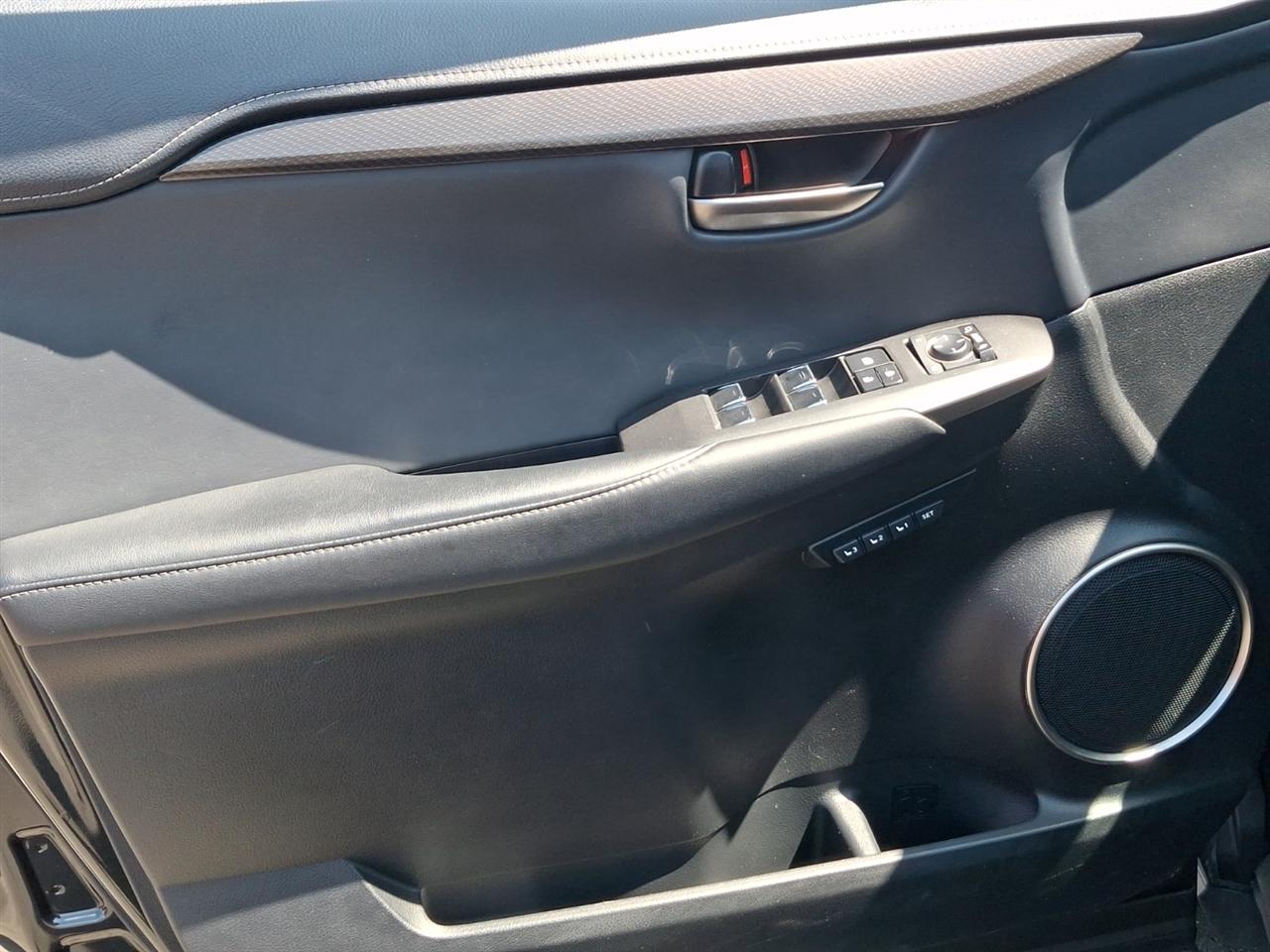 Lexus NX  2020