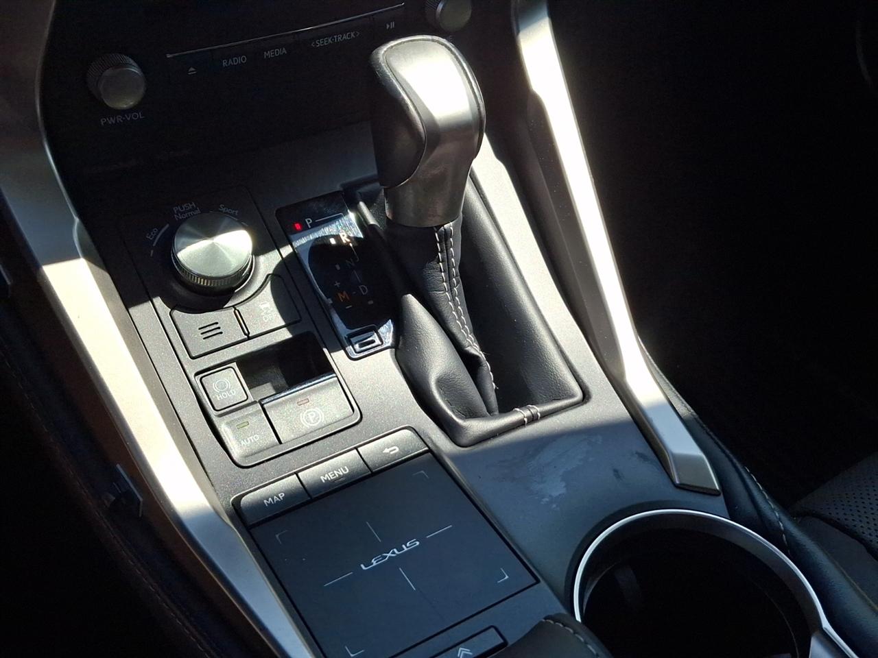 Lexus NX  2020
