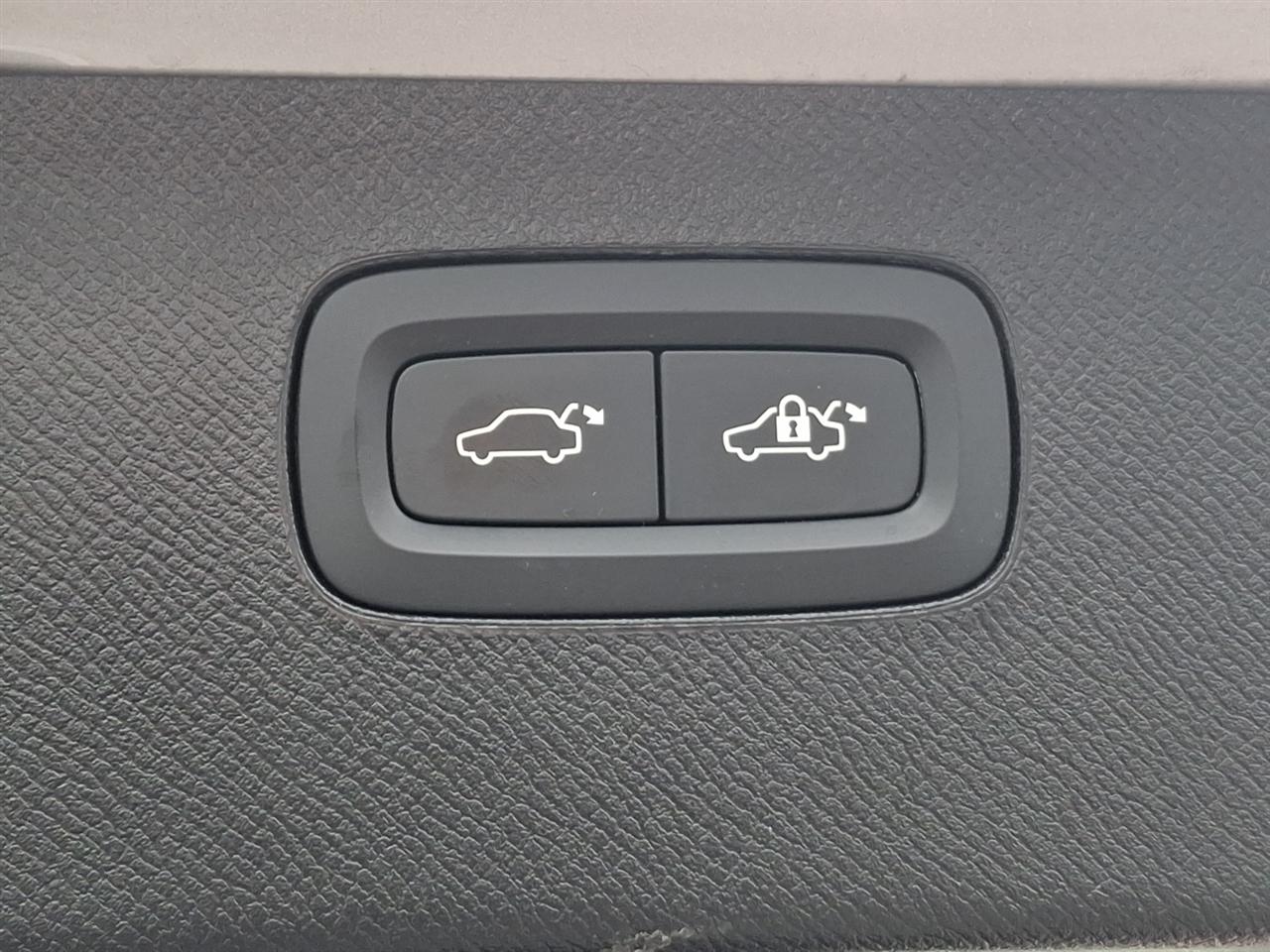 Volvo XC90  2023