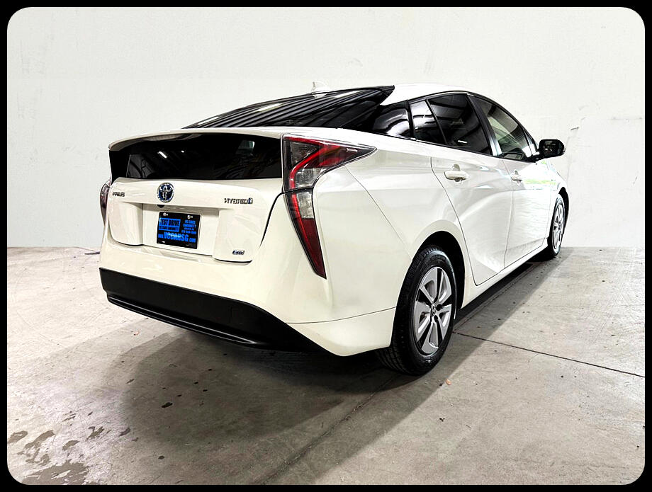 Toyota Prius Two Eco 2016 Toyota Prius Two Eco 2016