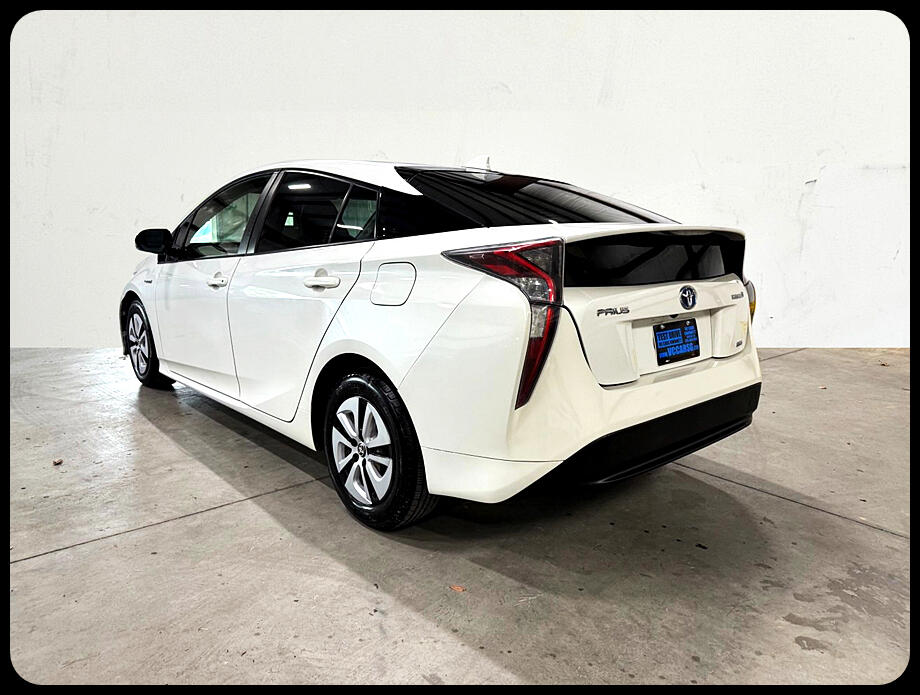 Toyota Prius Two Eco 2016 Toyota Prius Two Eco 2016