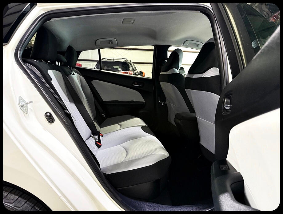 Toyota Prius Two Eco 2016 Toyota Prius Two Eco 2016