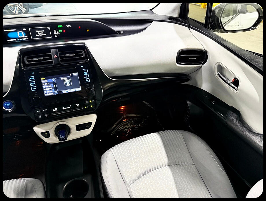 Toyota Prius Two Eco 2016 Toyota Prius Two Eco 2016