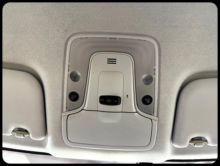 Toyota Prius Two Eco 2016 Toyota Prius Two Eco 2016