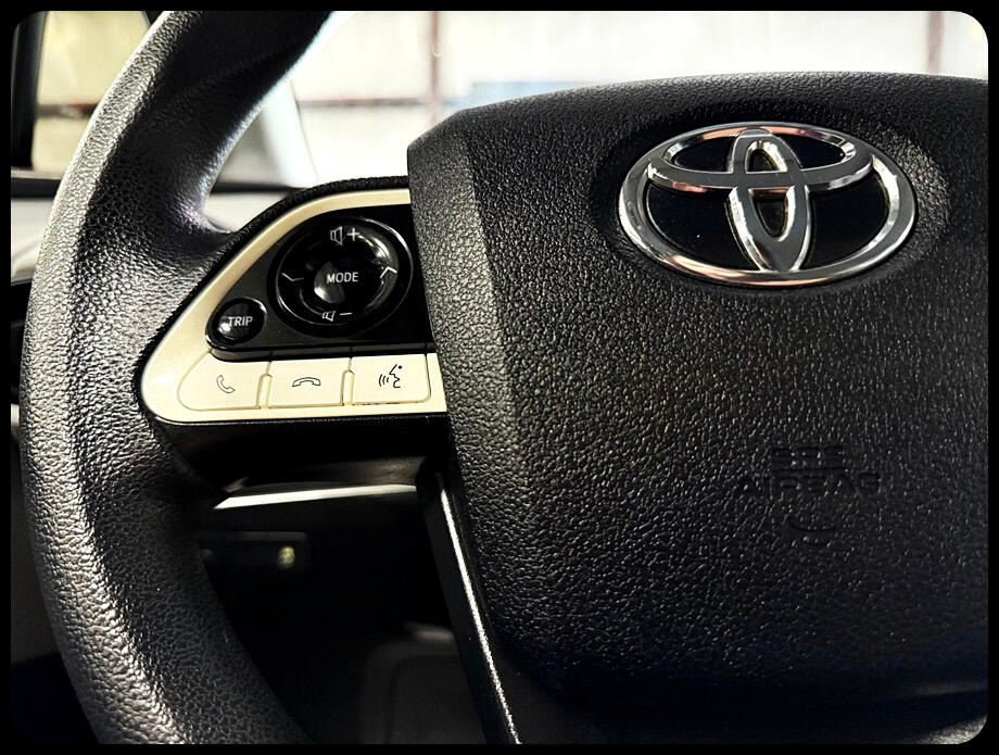 Toyota Prius Two Eco 2016 Toyota Prius Two Eco 2016