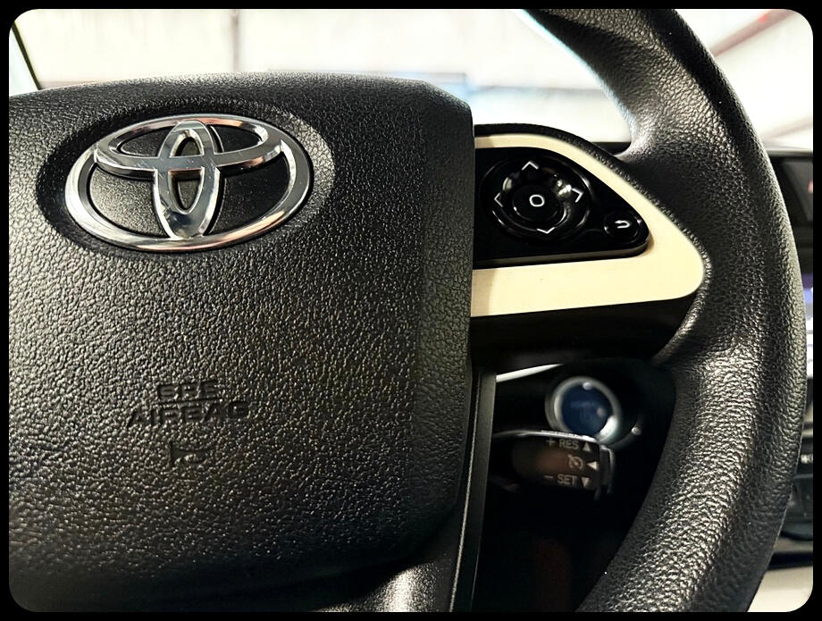 Toyota Prius Two Eco 2016 Toyota Prius Two Eco 2016