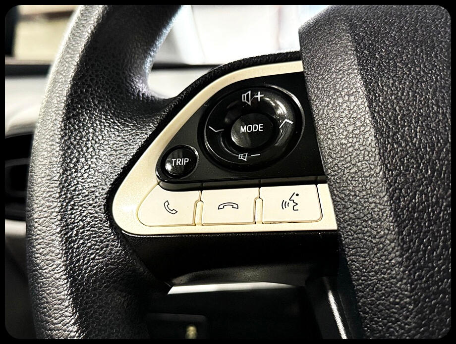 Toyota Prius Two Eco 2016 Toyota Prius Two Eco 2016