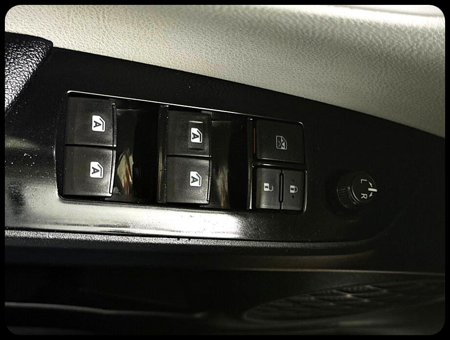 Toyota Prius Two Eco 2016 Toyota Prius Two Eco 2016