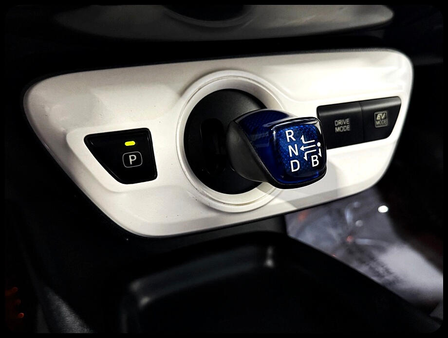 Toyota Prius Two Eco 2016 Toyota Prius Two Eco 2016