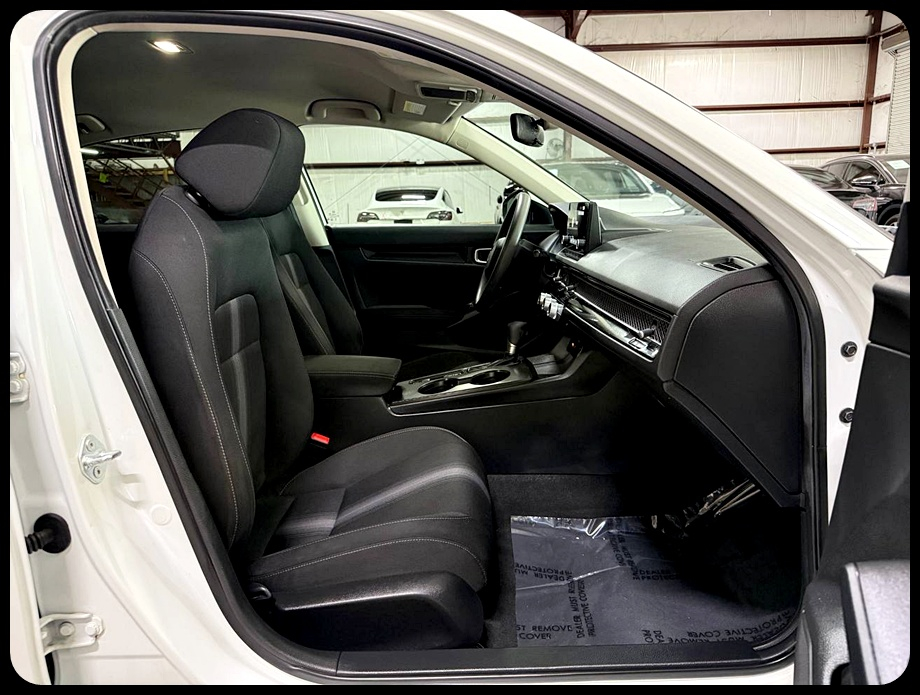 Honda Civic LX Hatchback 2024