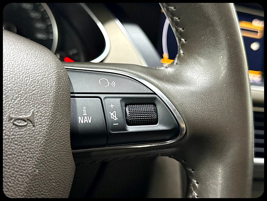 Audi A4 2.0T Sedan quattro Tiptronic 2014