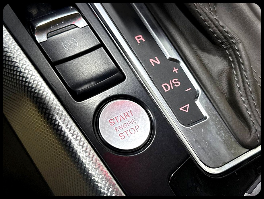 Audi A4 2.0T Sedan quattro Tiptronic 2014