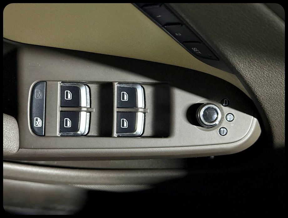 Audi A4 2.0T Sedan quattro Tiptronic 2014