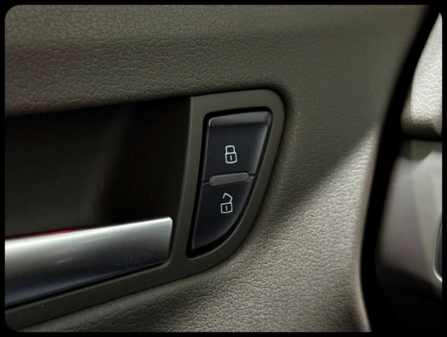 Audi A4 2.0T Sedan quattro Tiptronic 2014