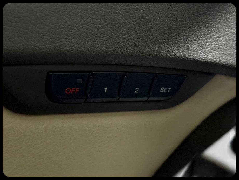 Audi A4 2.0T Sedan quattro Tiptronic 2014