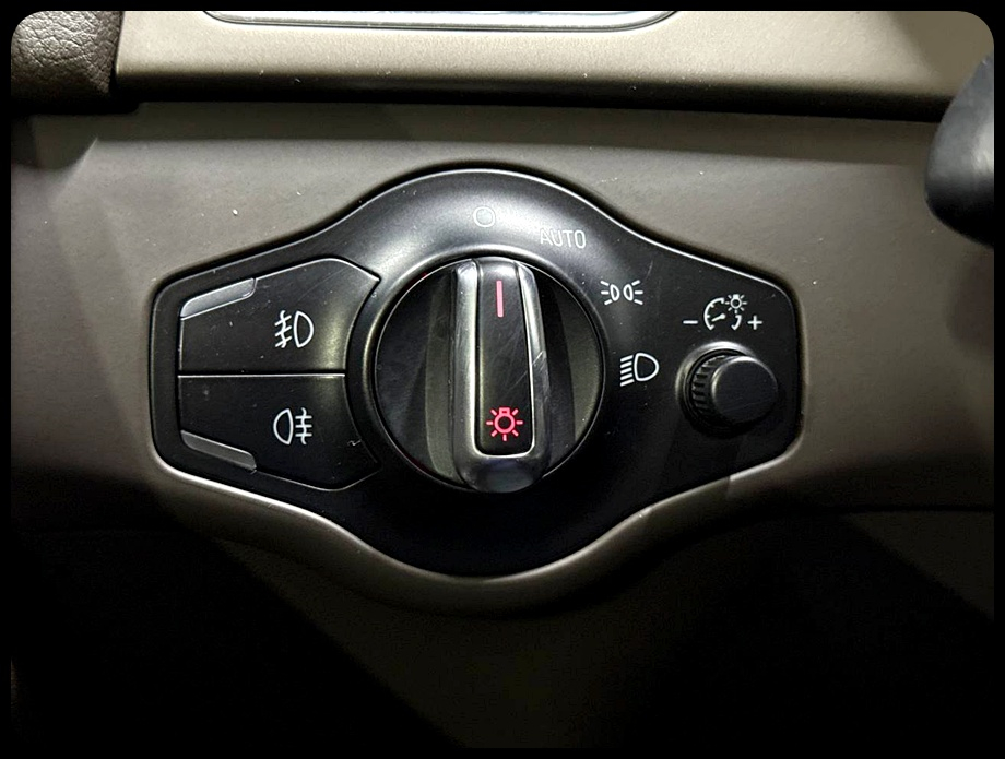 Audi A4 2.0T Sedan quattro Tiptronic 2014