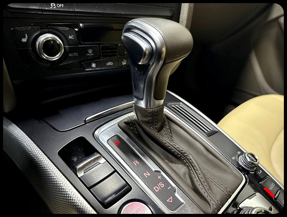 Audi A4 2.0T Sedan quattro Tiptronic 2014