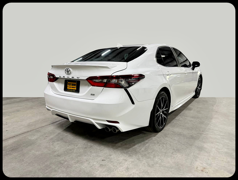 Toyota Camry SE 2023