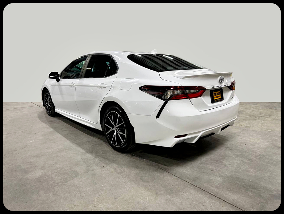 Toyota Camry SE 2023