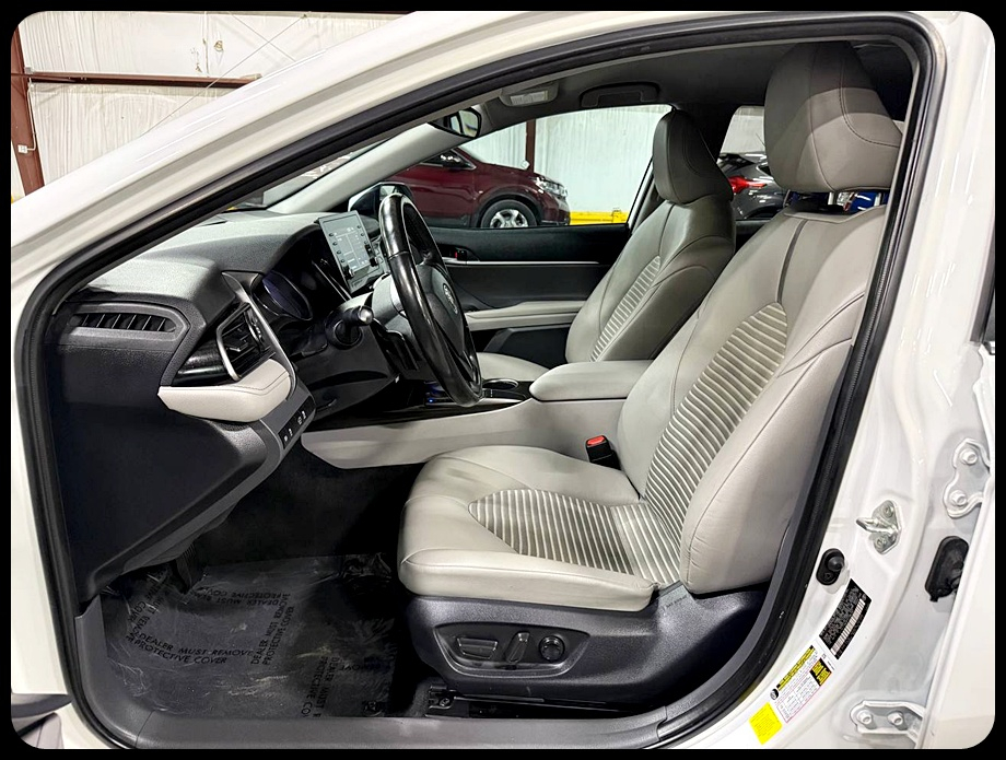 Toyota Camry SE 2023