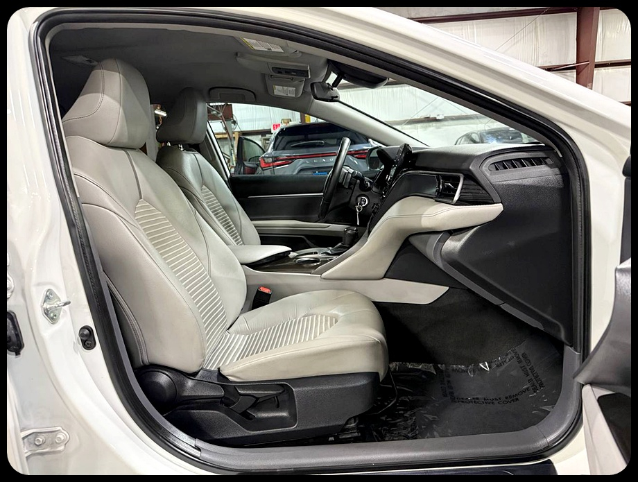 Toyota Camry SE 2023