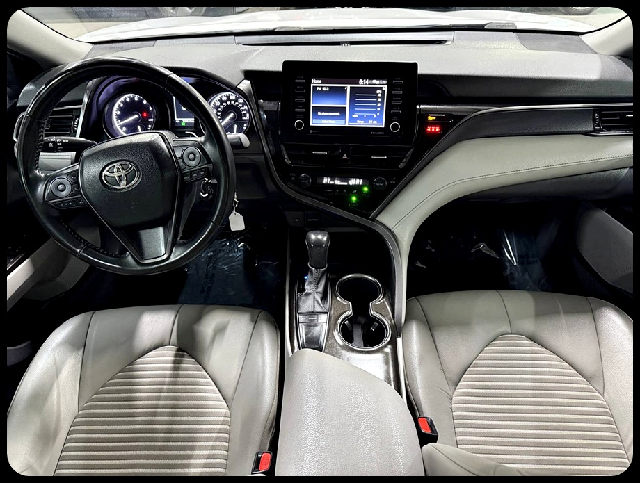 Toyota Camry SE 2023
