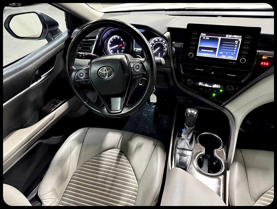 Toyota Camry SE 2023