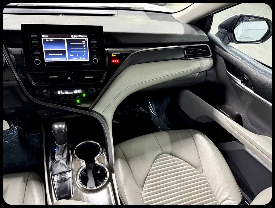 Toyota Camry SE 2023