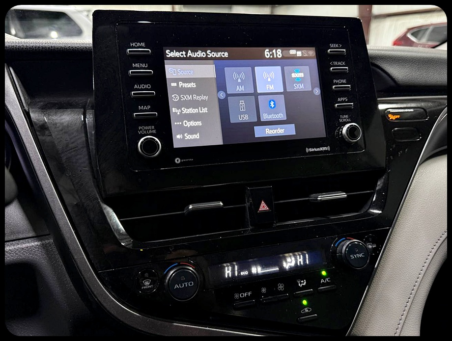 Toyota Camry SE 2023