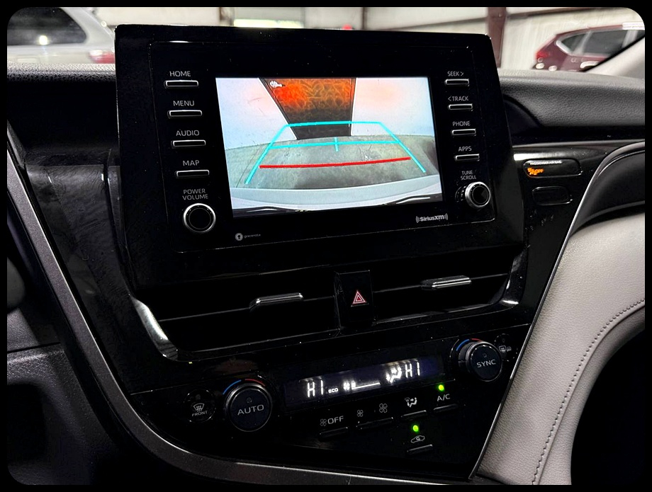 Toyota Camry SE 2023