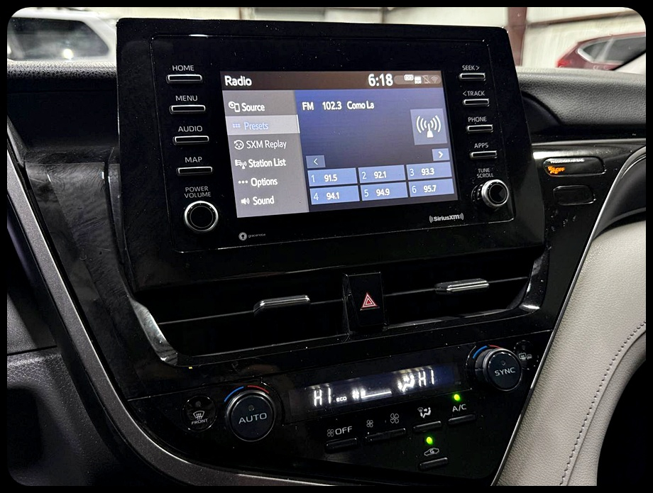 Toyota Camry SE 2023