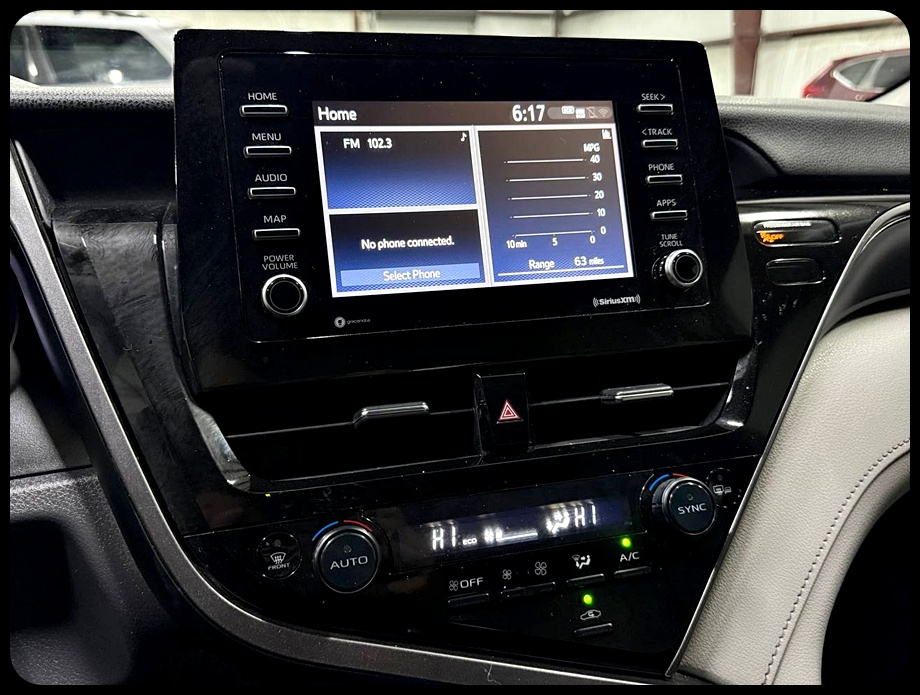 Toyota Camry SE 2023