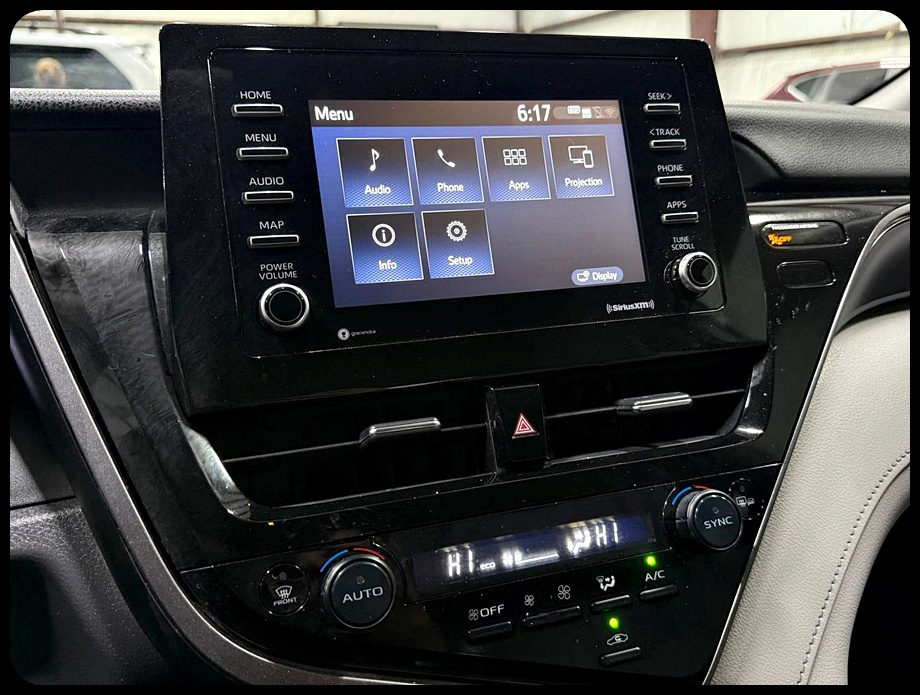 Toyota Camry SE 2023