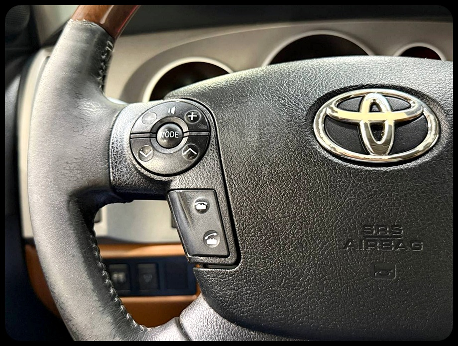 Toyota Tundra Platinum CrewMax 5.7L FFV 4WD 2013