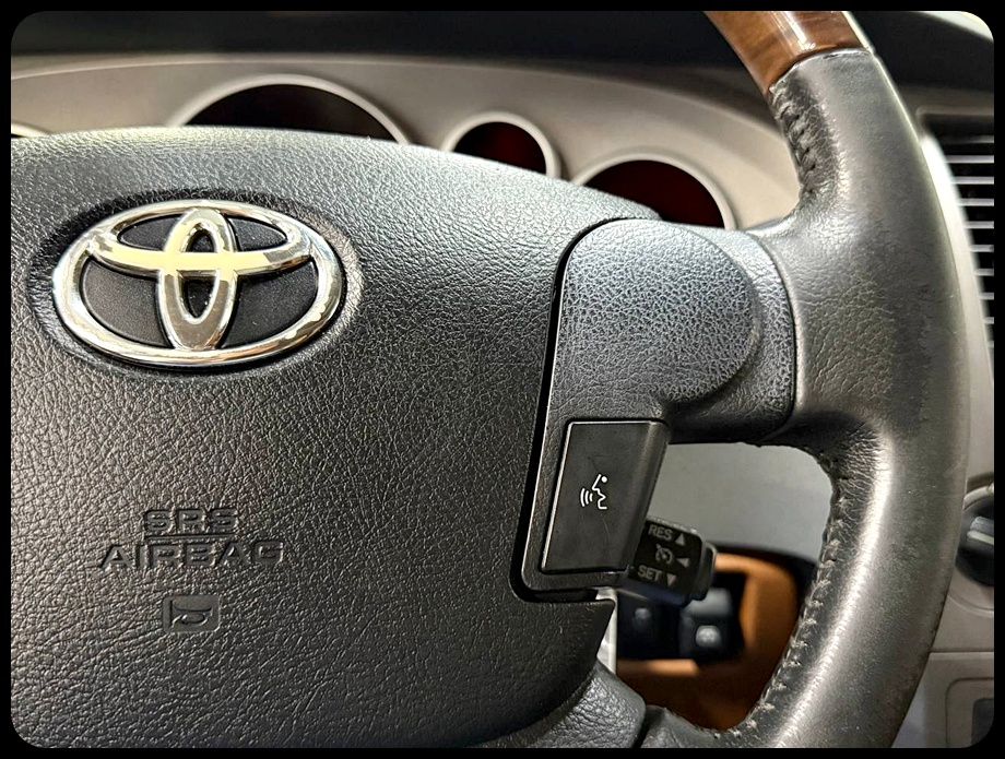 Toyota Tundra Platinum CrewMax 5.7L FFV 4WD 2013