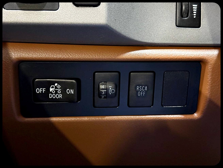 Toyota Tundra Platinum CrewMax 5.7L FFV 4WD 2013