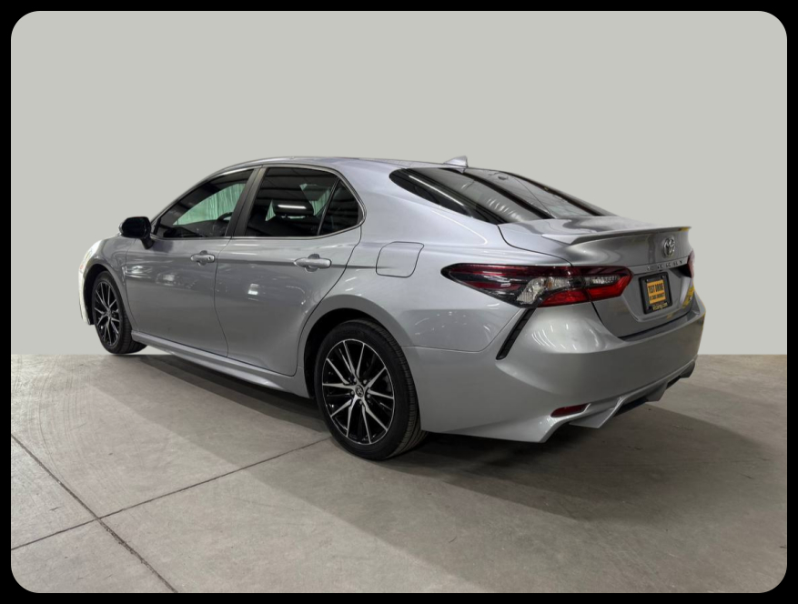 Toyota Camry SE 2021