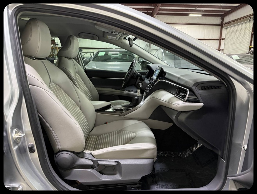 Toyota Camry SE 2021