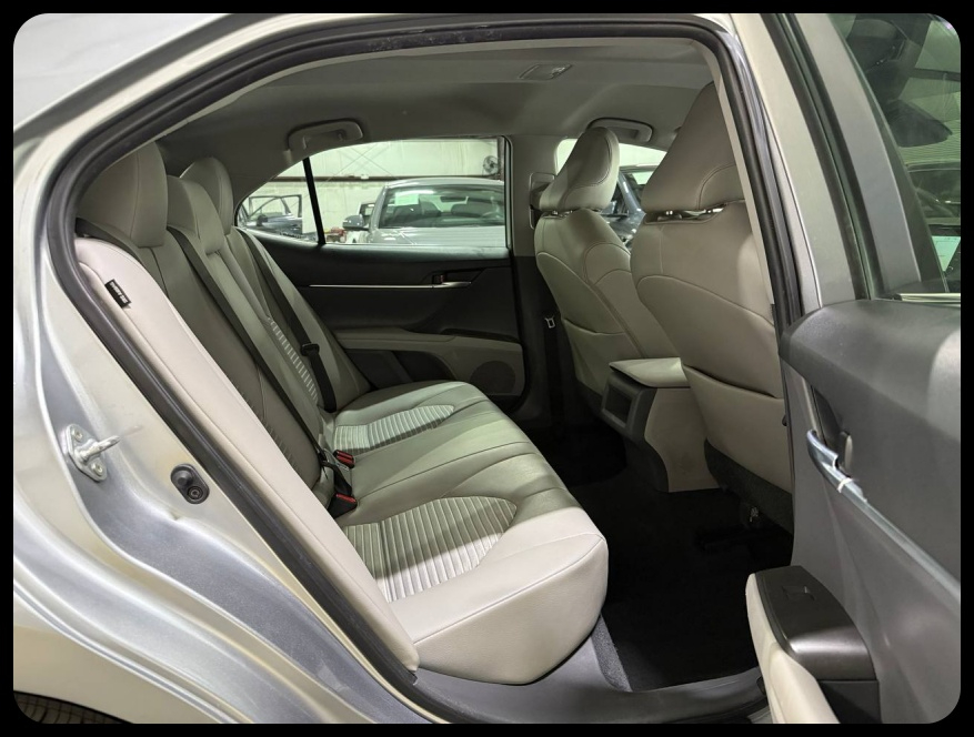 Toyota Camry SE 2021