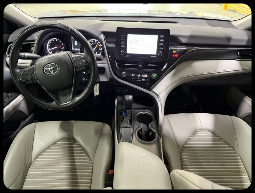 Toyota Camry SE 2021